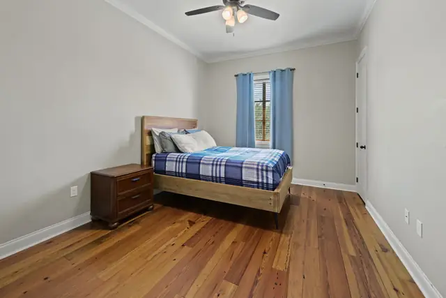 Second upstairs bedroom