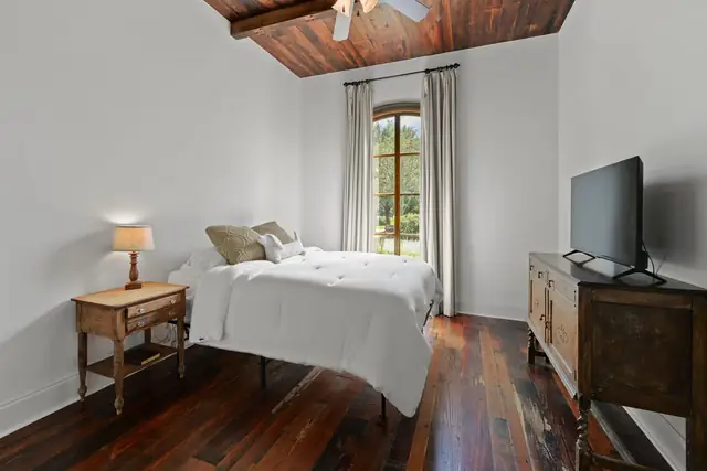 Guest bedroom on the first floor
